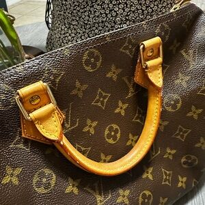 AUTHENTIC LOUIS VUITTON SPEEDY 30